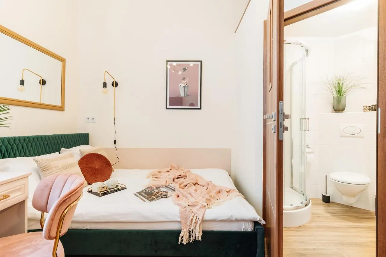 Hostel Sapphire Studios By Loft Affair Krakow Poland